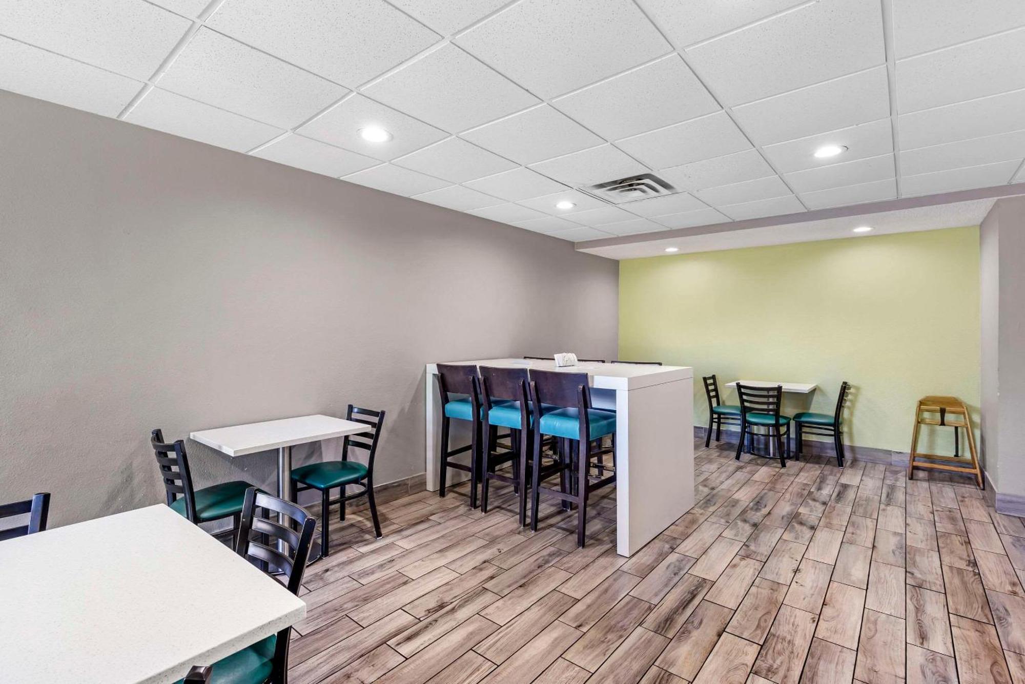 Quality Inn Clarksville - Exit 11 Buitenkant foto